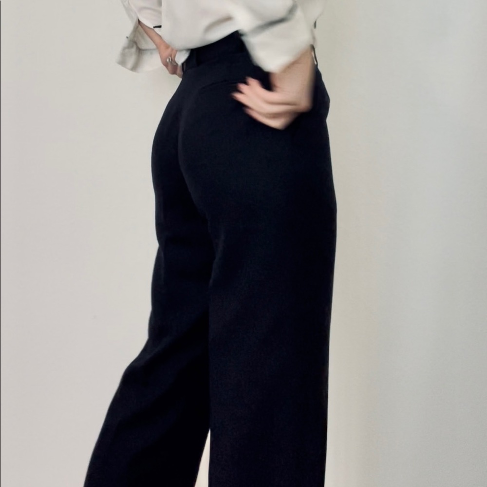 vintage ralph lauren pleated trousers. 100% wool outer shell with silky lining.